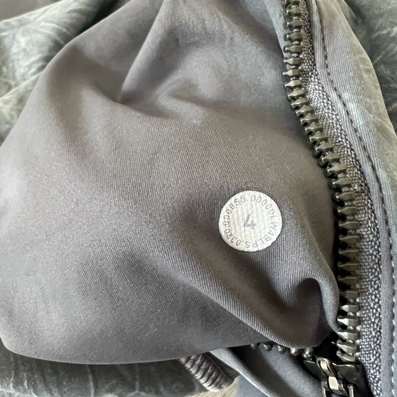 Additional photos for Lululemon Jacket - NOT FOR SALE - Picture 3 of 8